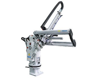 Single oblique arm injection molding robot arm